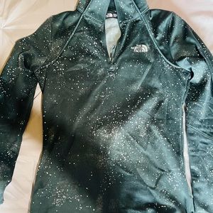 Only worn once North Face half zip